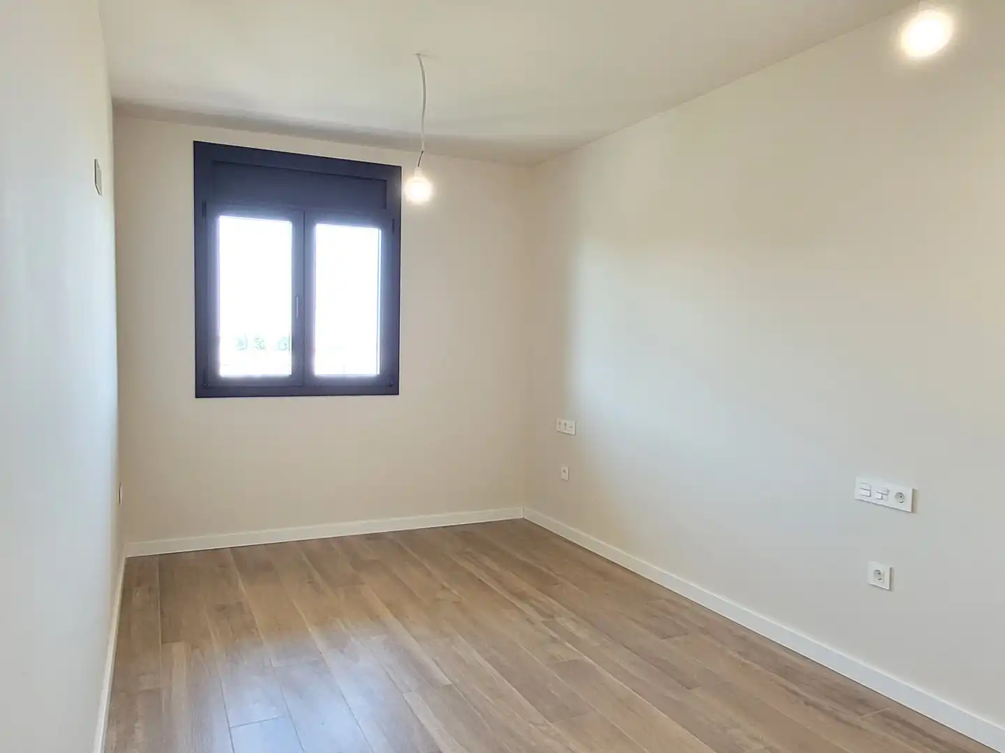 Neubau-Wohnung mit Terrasse zum Verkauf in Avinguda d'Ermengol V, imagen 4