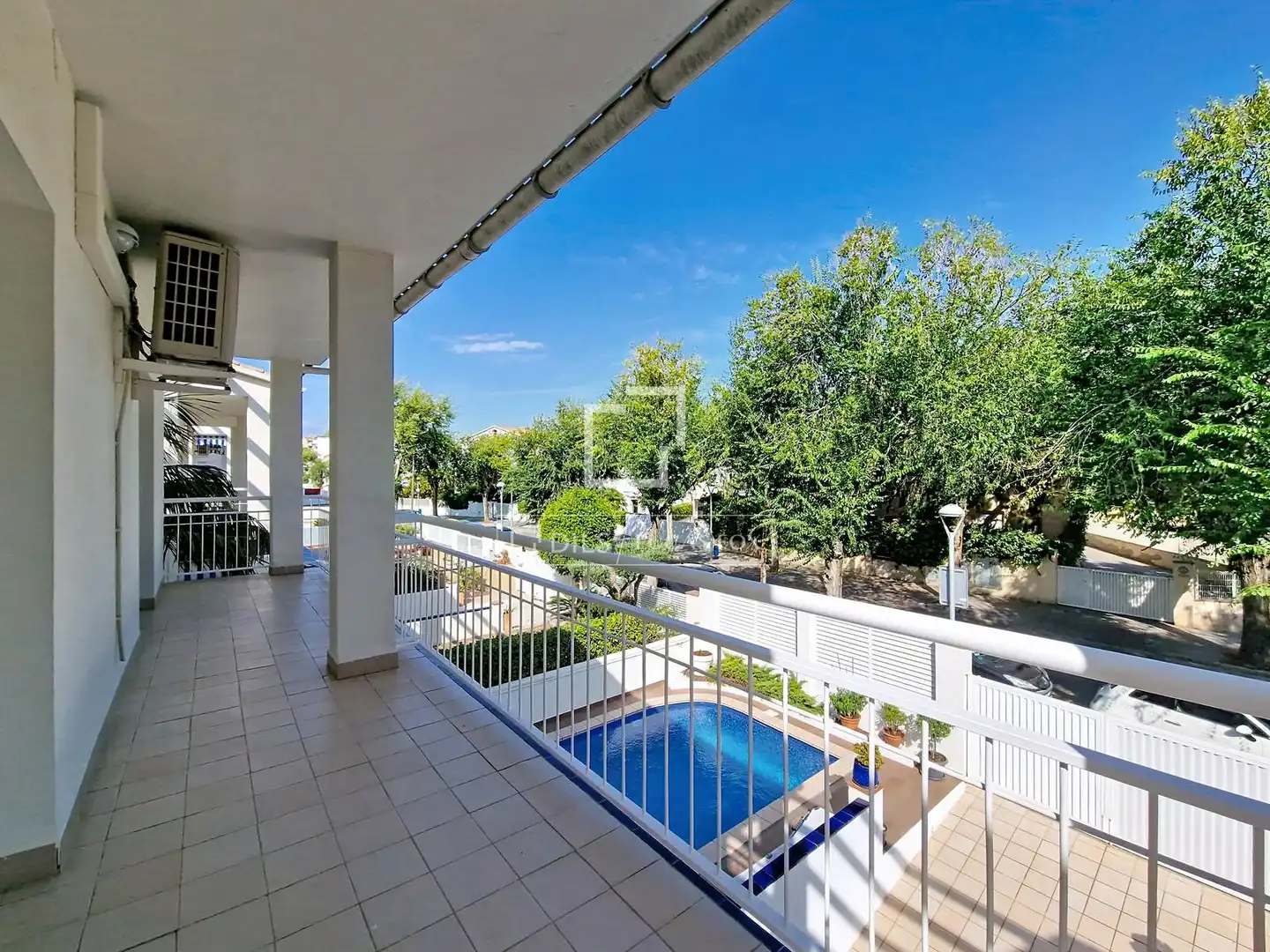 Exterior view of Houses for sale in Vilanova i la Geltrú  with Air Conditioner, Heating and Private garden