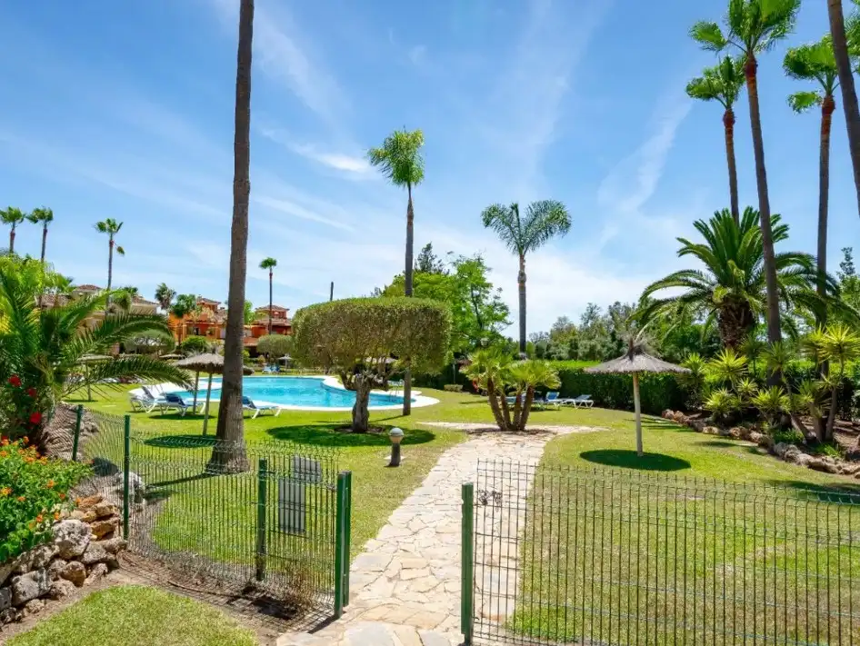 Garten von Einfamilien-Reihenhaus zum Verkauf in Marbella mit Klimaanlage, Privatgarten und Terrasse