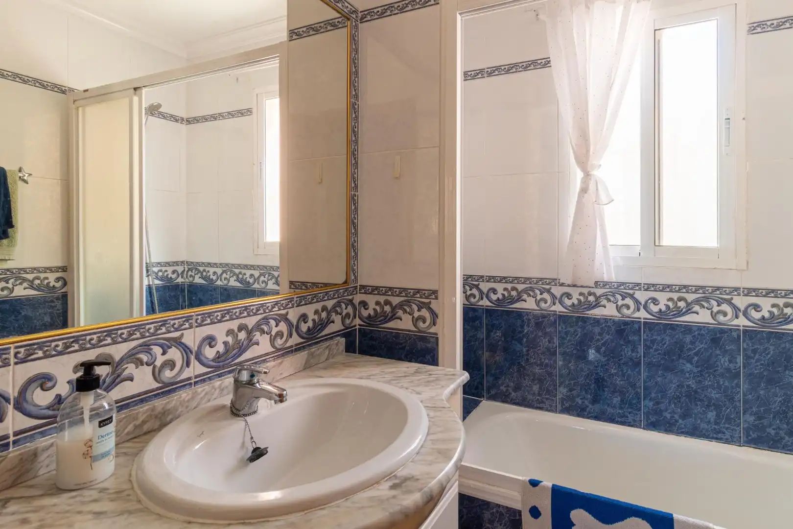 Bany de Casa o xalet en venda en Orihuela amb Calefacció, Piscina i Piscina comunitària
