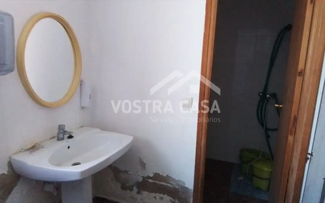 Bany de Local en venda en Ayora amb Aire condicionat
