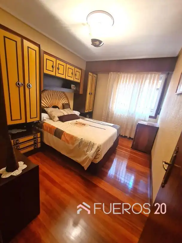 Habitación de Piso en venta en Barakaldo  con Calefacción, Terraza y Trastero