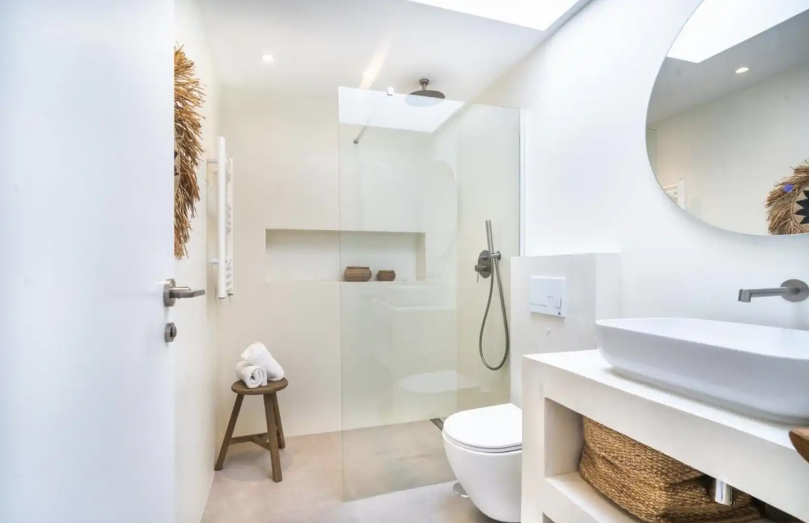 Badezimmer von Wohnungen zum Verkauf in Benahavís mit Klimaanlage, Terrasse und Schwimmbad