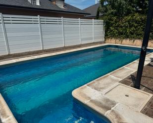 Swimming pool of Single-family semi-detached for sale in Rivas-Vaciamadrid  with Air Conditioner, Heating and Private garden