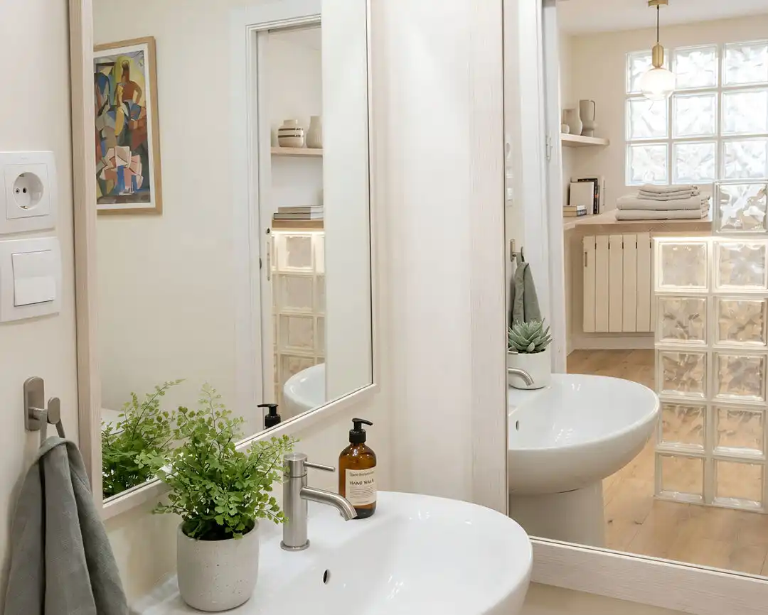 Bathroom of Flat for sale in Madrid  with Air Conditioner, Heating and Balcony
