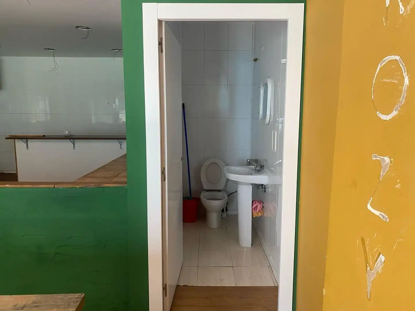 Baño de Local de alquiler en Madrid con Aire acondicionado