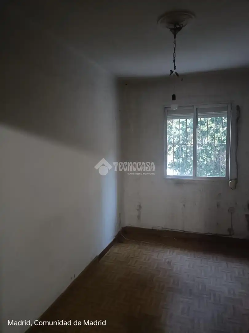 Bedroom of Flat for sale in Madrid