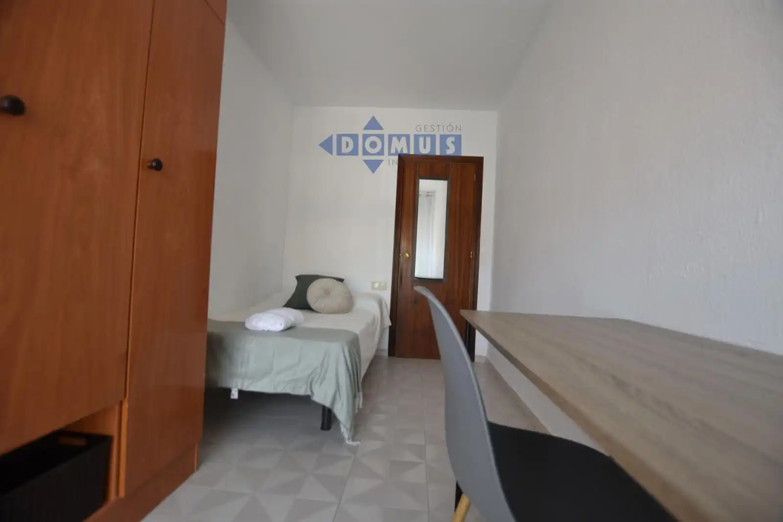 Habitación de Piso para compartir en Ronda con Aire acondicionado, Terraza y Amueblado