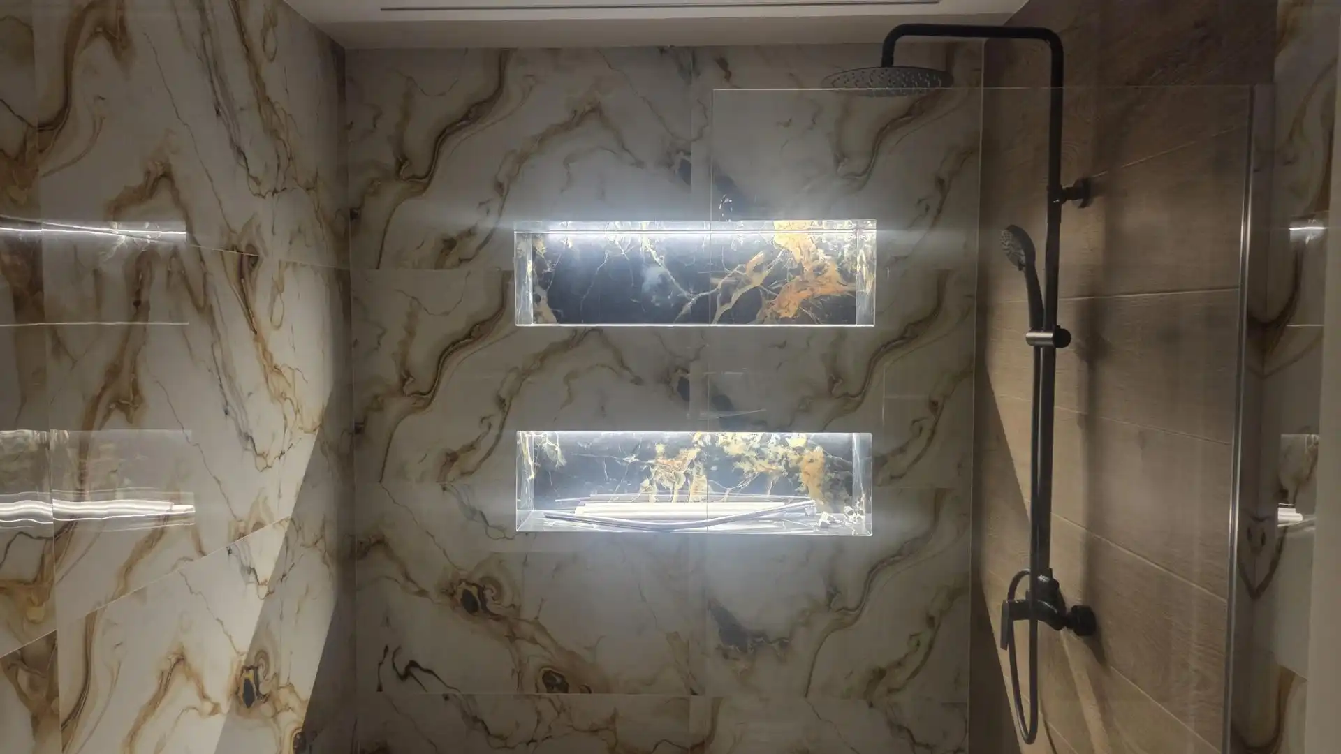 Bathroom of Attic for sale in Deltebre  with Air Conditioner, Terrace and Storage room