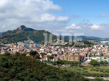 Vista exterior de Pis en venda en Montcada i Reixac amb Calefacció, Balcó i Internet