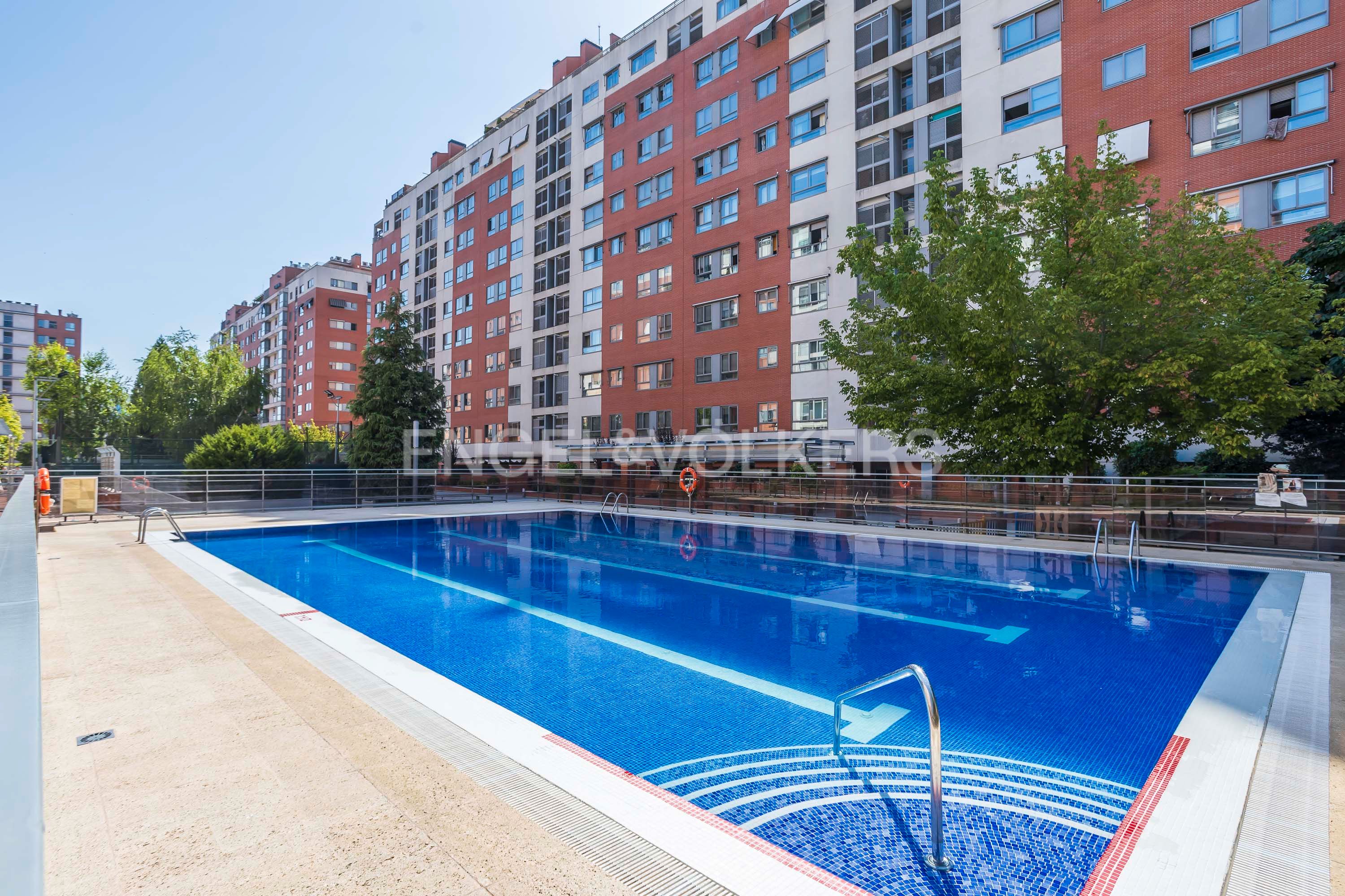 Piscina de Apartament de lloguer en  Madrid Capital amb Aire condicionat, Calefacció i Piscina