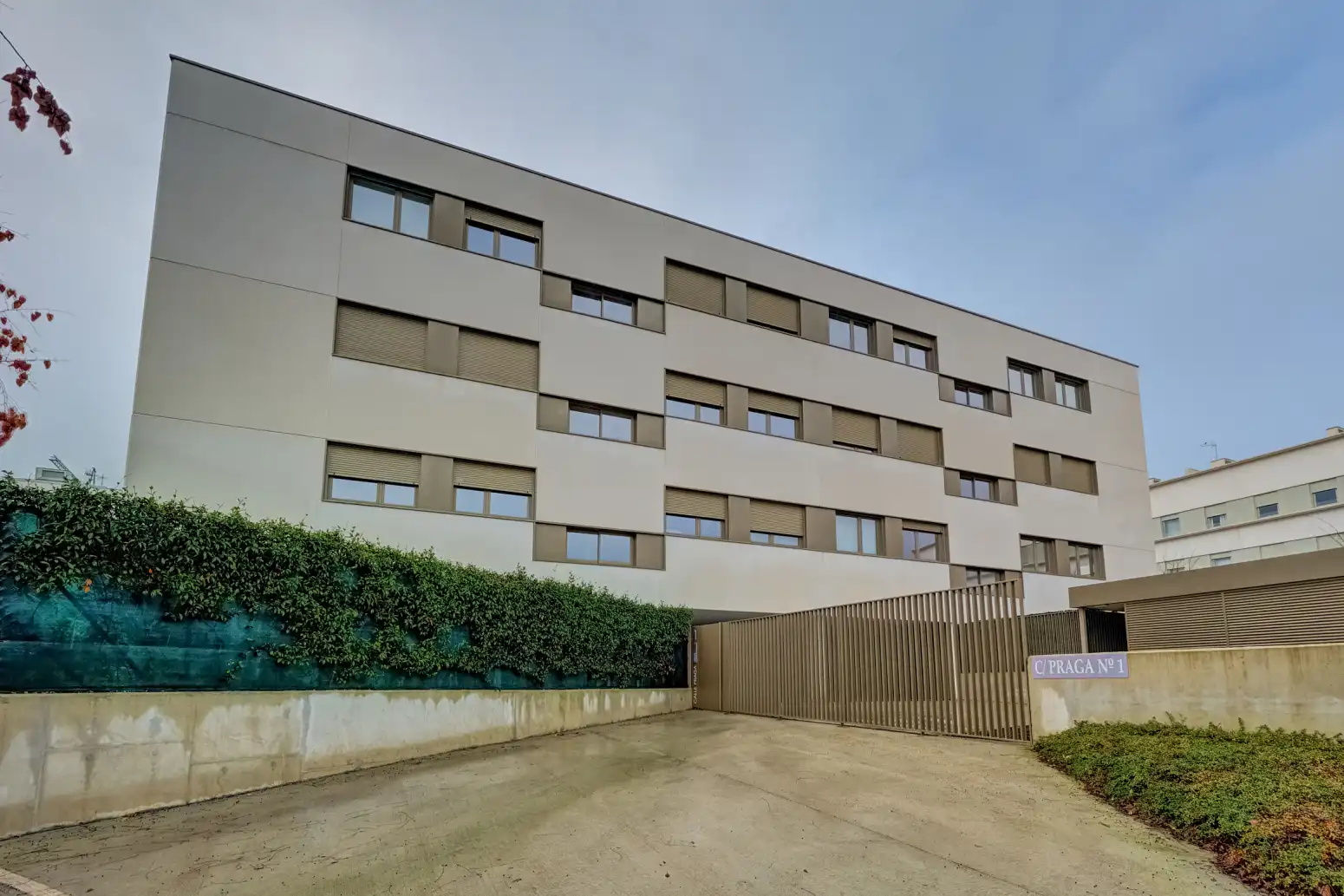 Außenansicht von Wohnung zum Verkauf in Burlada / Burlata mit Heizung, Terrasse und Abstellraum