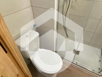 Bathroom of Flat for sale in  Barcelona Capital  with Air Conditioner