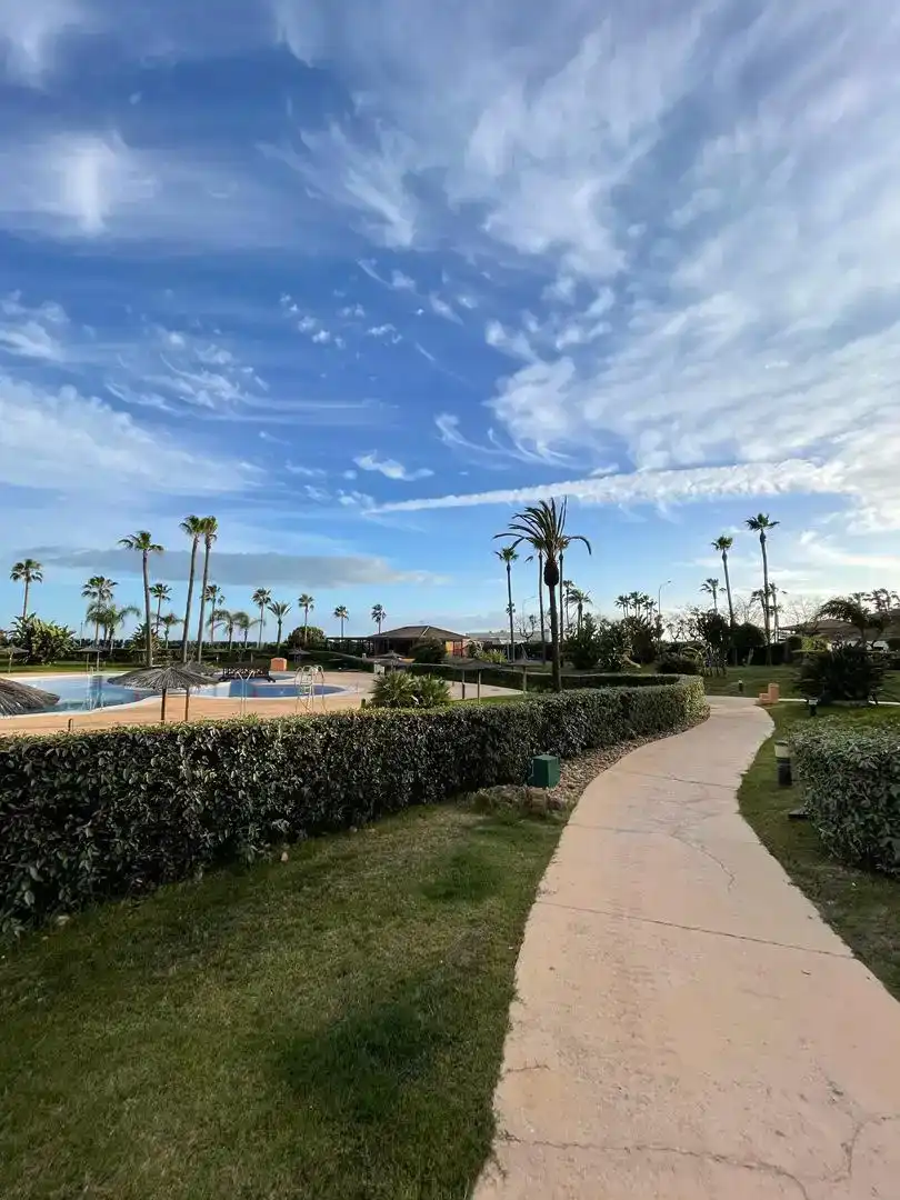 Außenansicht von Wohnung zur Miete in Islantilla mit Klimaanlage und Schwimmbad