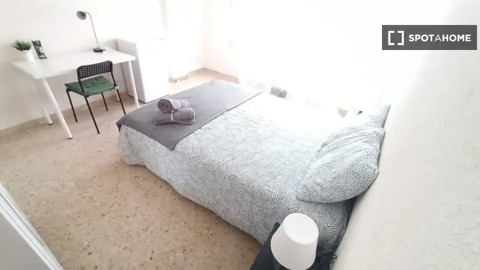 Room in Tres Olivos - Valverde