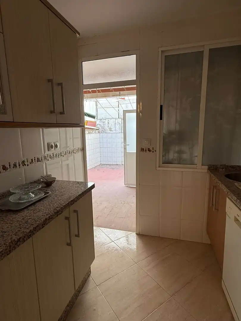 Küche von Einfamilien-Reihenhaus zum Verkauf in Mérida mit Klimaanlage und Abstellraum