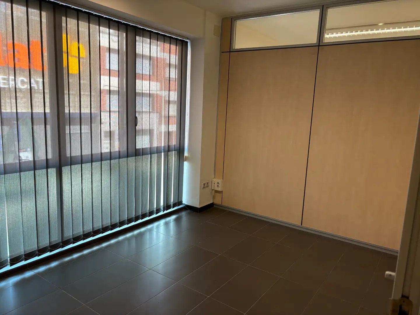 Büro zur Miete in Mollerussa mit Klimaanlage, Heizung und Alarm