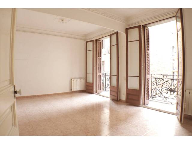 Piso en Venta en Calle Puigmartí en Vila de Gràcia