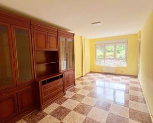 Sala d'estar de Planta baixa en venda en Torrelavega  amb Calefacció, Rentadora i Microones