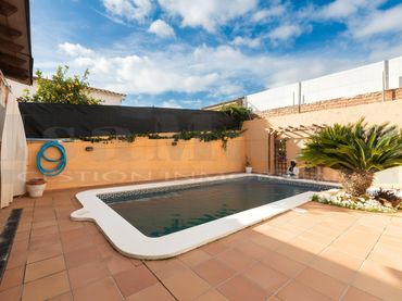 Maison jumelée avec piscine à vendre à Carrer Romania 31B