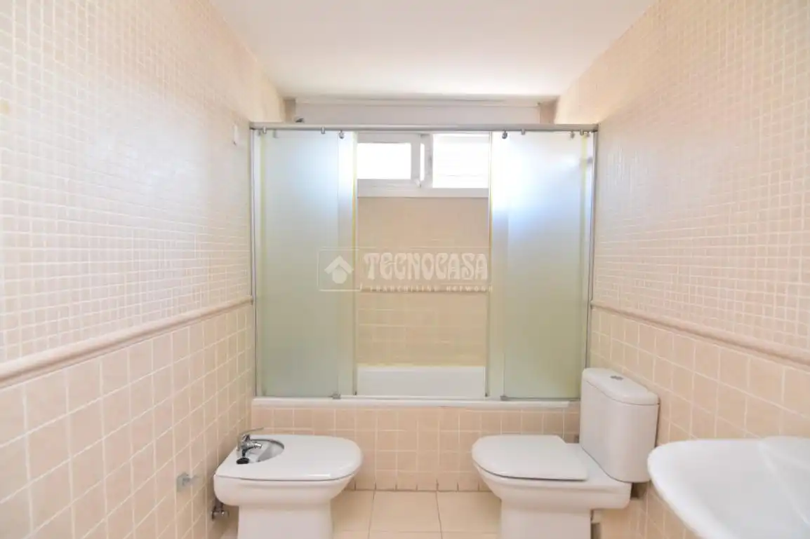 Bathroom of Detached homes for sale in Móstoles