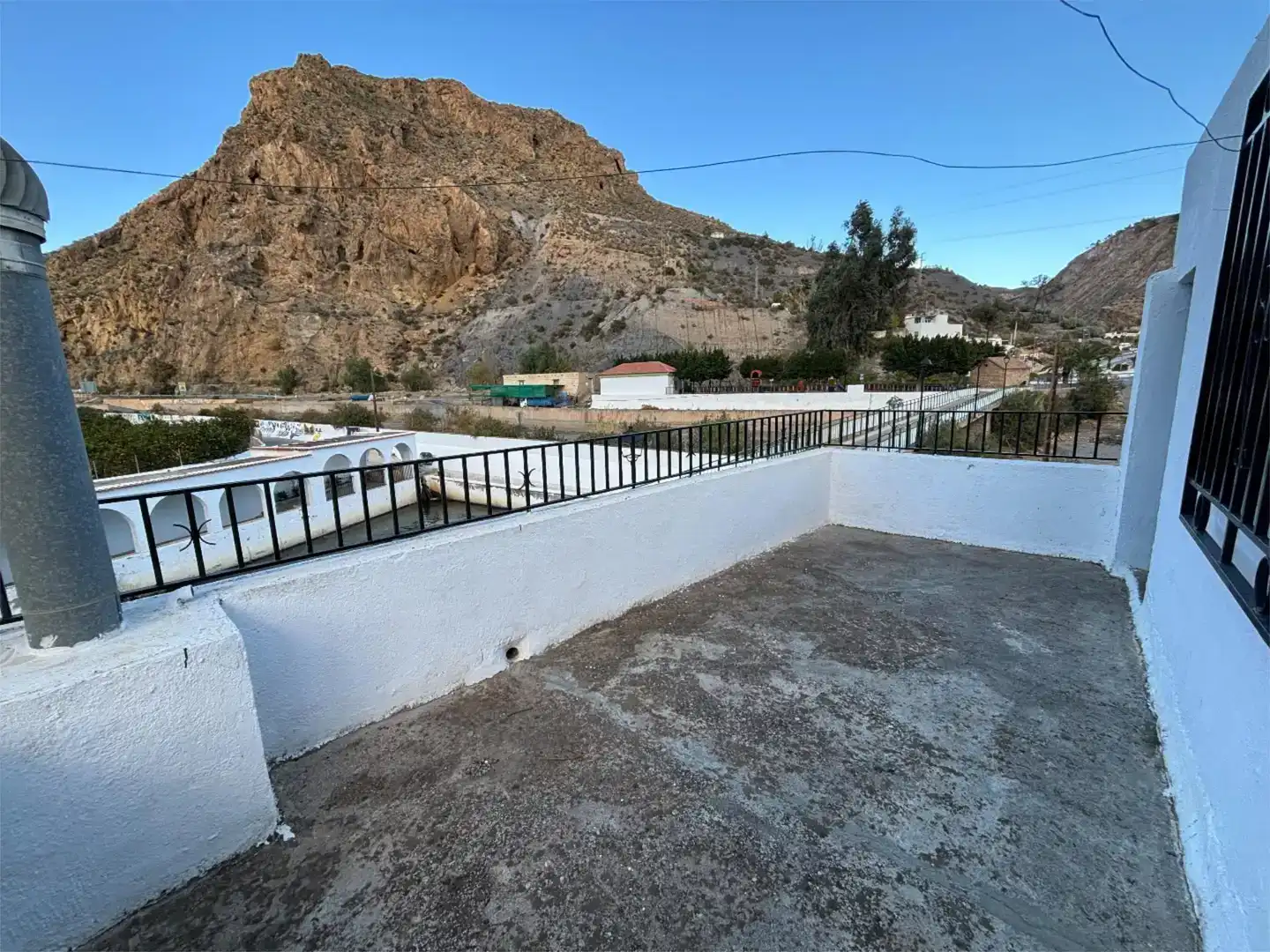 Vista exterior de Piso en venta en Alboloduy