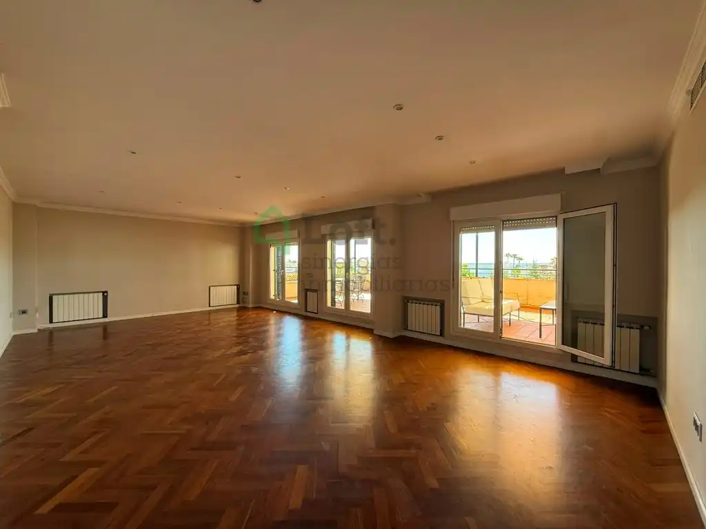 Wohnzimmer von Dachboden zur Miete in Badajoz mit Klimaanlage, Privatgarten und Terrasse