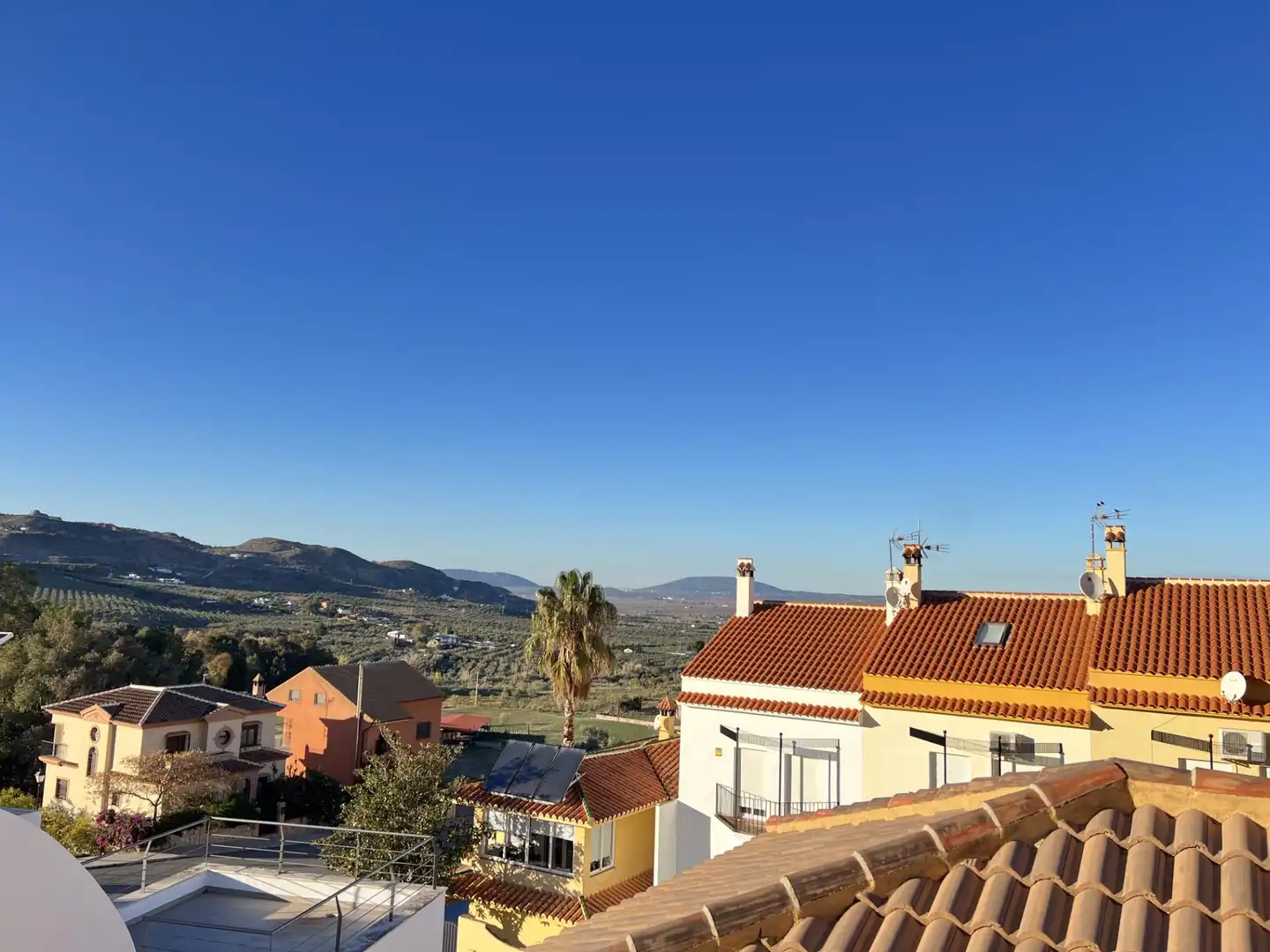Vista exterior de Casa o xalet en venda en Antequera amb Aire condicionat, Calefacció i Jardí privat
