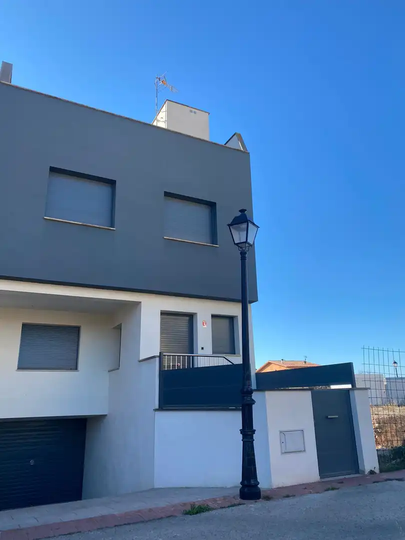 Casa adosada en venta en Carrer dels Prats, 6, Alió