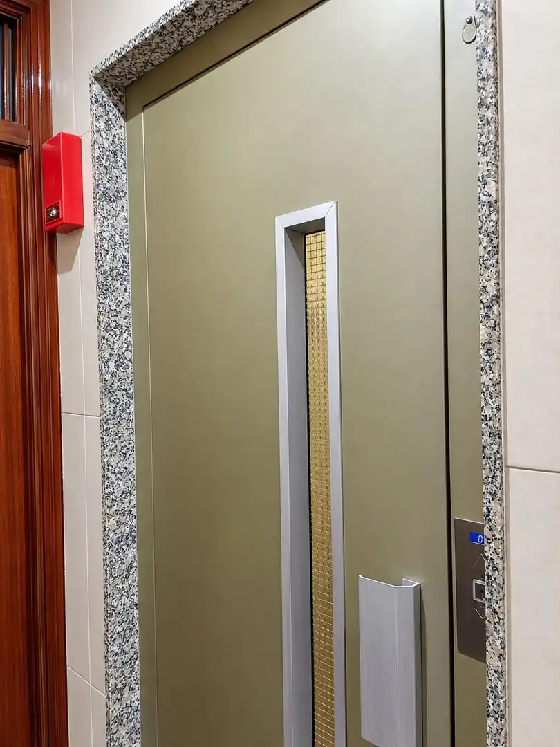 Pis en venda en Gijón  amb Calefacció, Traster i Moblat