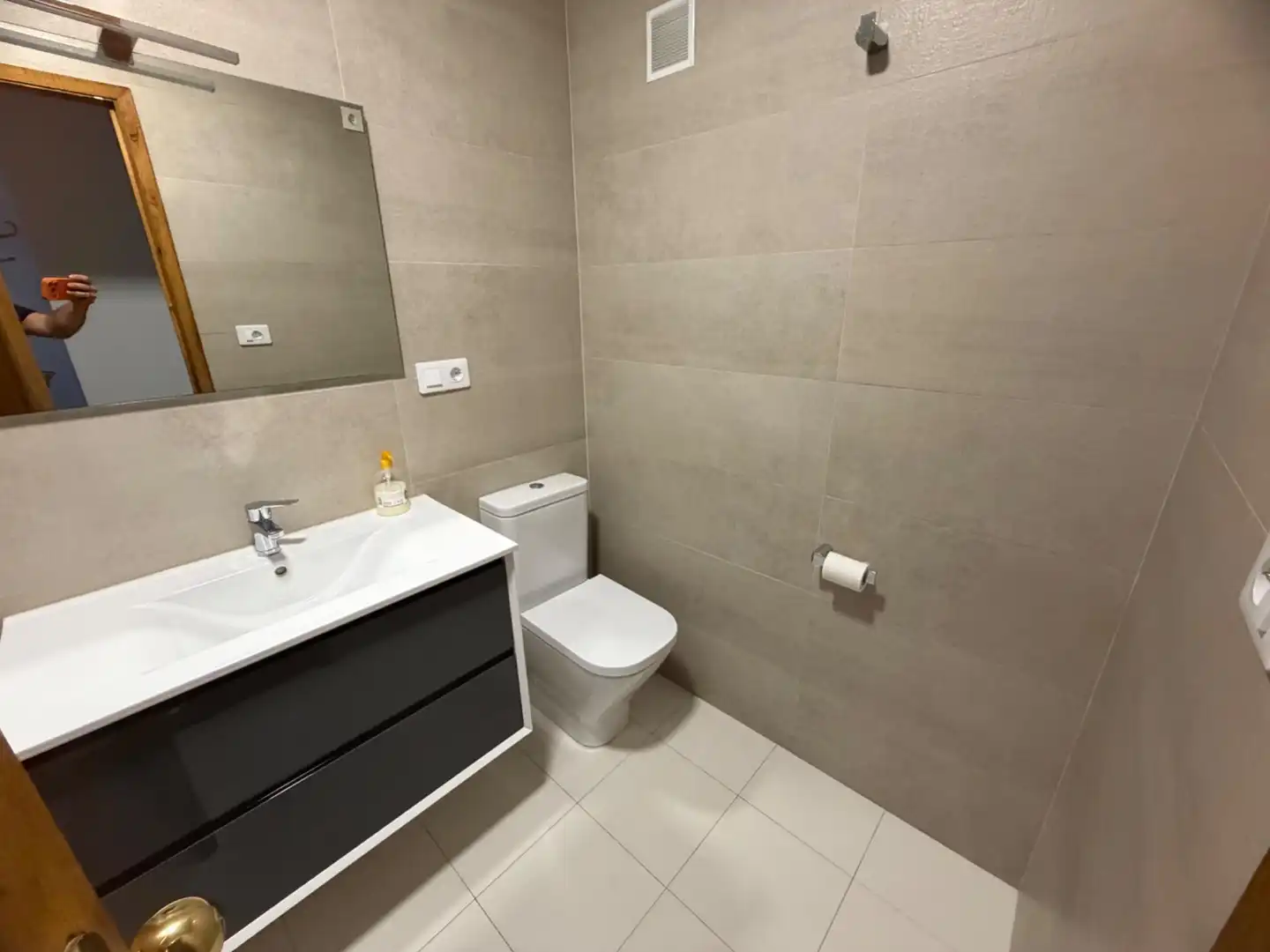 Baño de Piso de alquiler en Ourense Capital  con Calefacción, Terraza y Amueblado