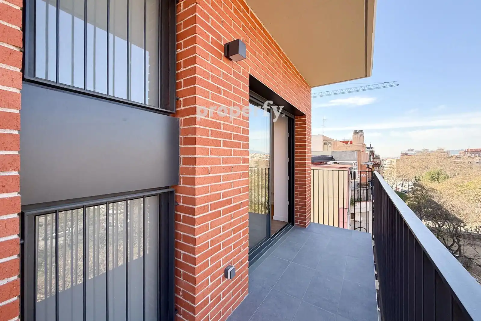 Außenansicht von Maisonette zum Verkauf in Badalona mit Klimaanlage, Heizung und Parkett