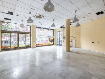 Local comercial en venda a Arabial 110