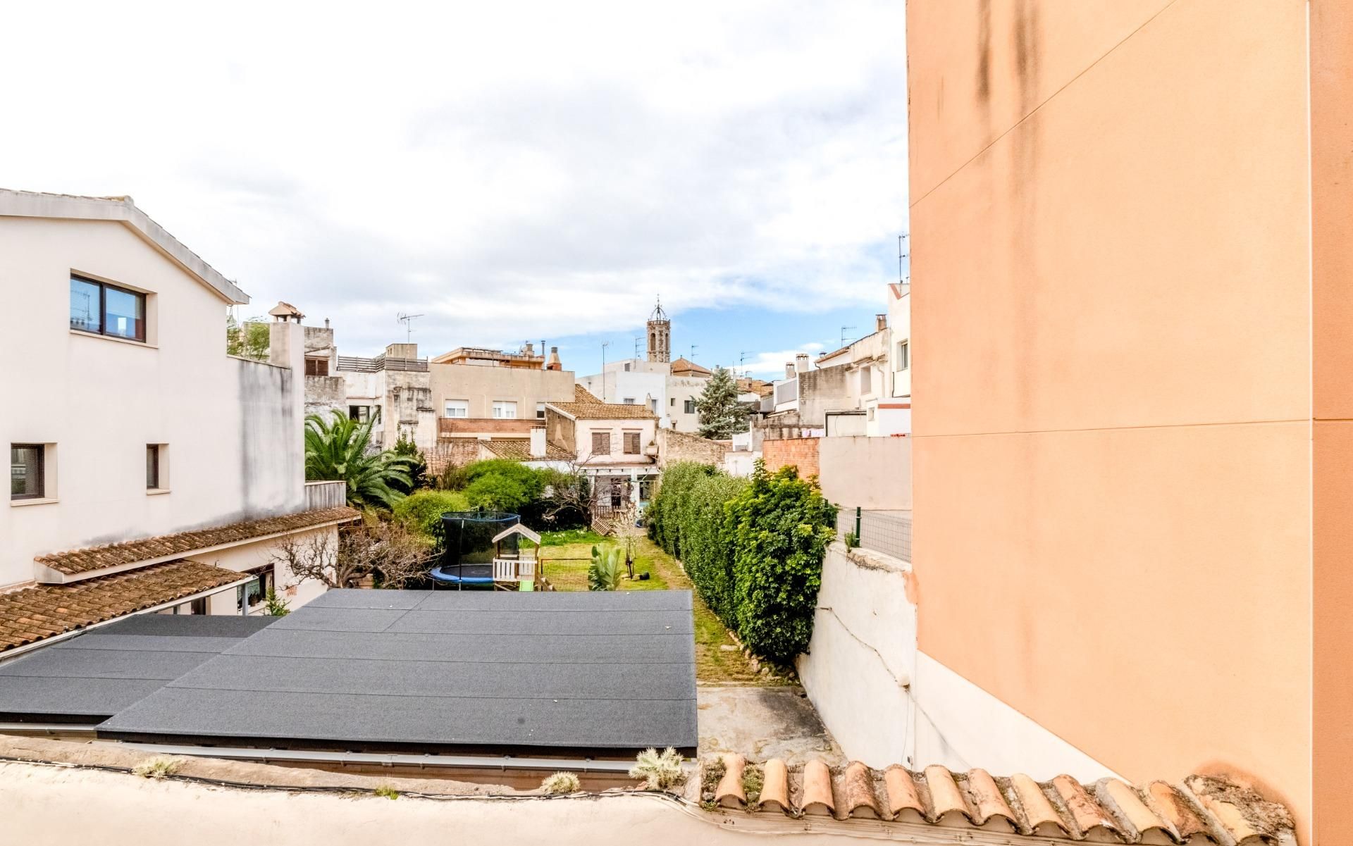 Exterior view of House or chalet for sale in Vilanova i la Geltrú  with Air Conditioner, Heating and Terrace