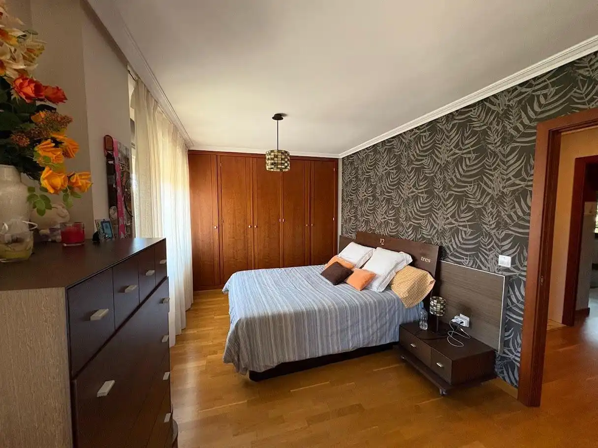 Schlafzimmer von Einfamilien-Reihenhaus zum Verkauf in Valladolid mit Klimaanlage, Heizung und Privatgarten
