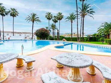 Maison mitoyenne avec piscine à vendre à Avenida Garrofer