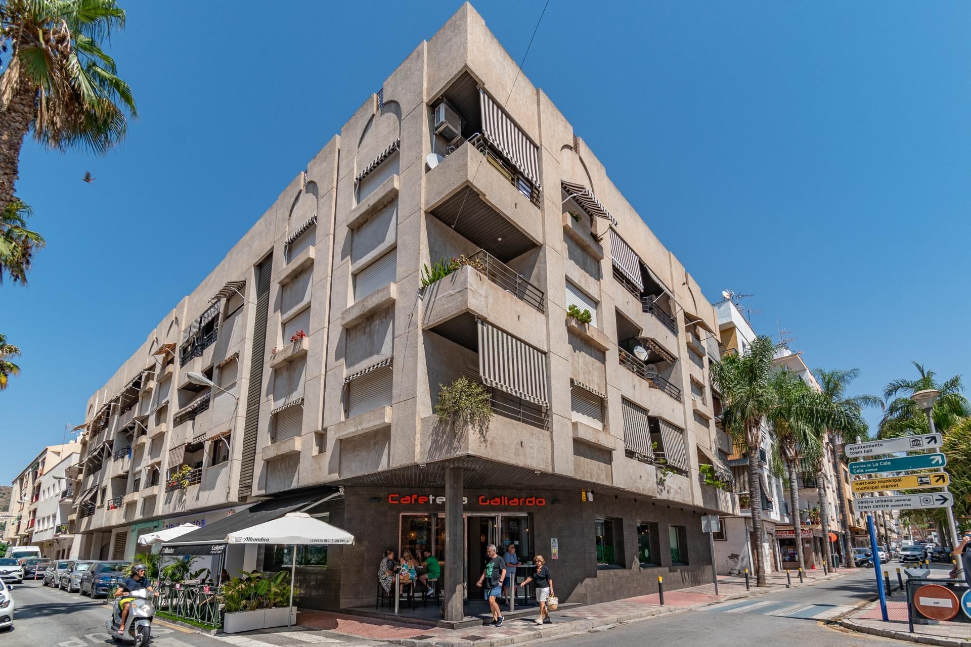 Vista exterior de Piso en venta en Almuñécar con Aire acondicionado, Terraza y Balcón