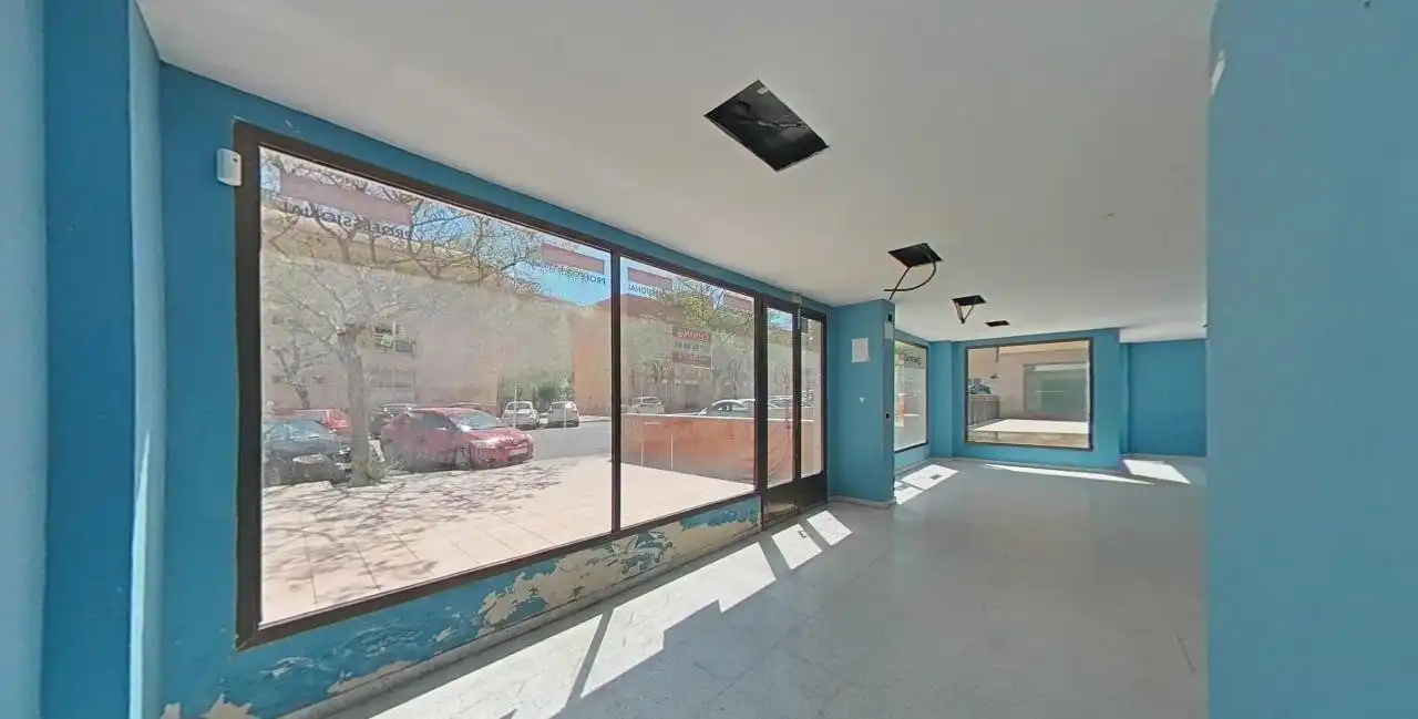 Business premises for sale in 17, imagen 2