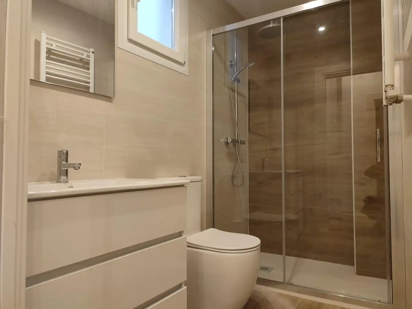 Bathroom of Flat for sale in Zaragoza  with Air Conditioner, Heating and Furnished