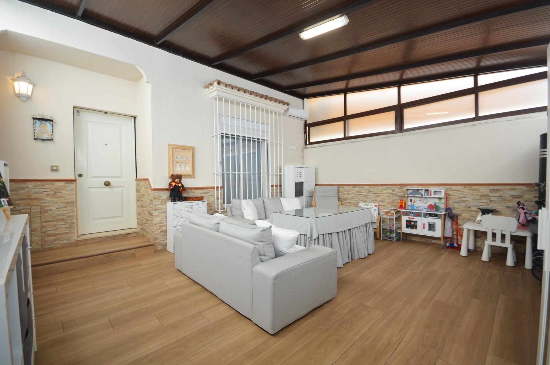Sala de estar de Casa adosada en venta en Jerez de la Frontera con Aire acondicionado