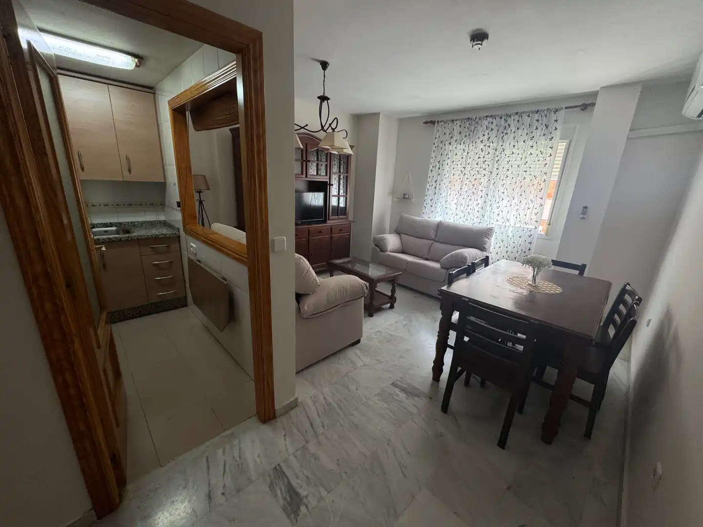 Sala d'estar de Pis de lloguer en Jaén amb Aire condicionat, Moblat i Rentadora