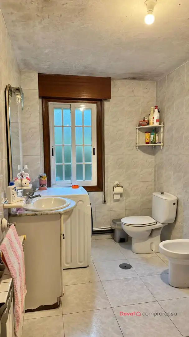 Baño de Casa o chalet en venta en Vigo  con Calefacción, Jardín privado y Parquet