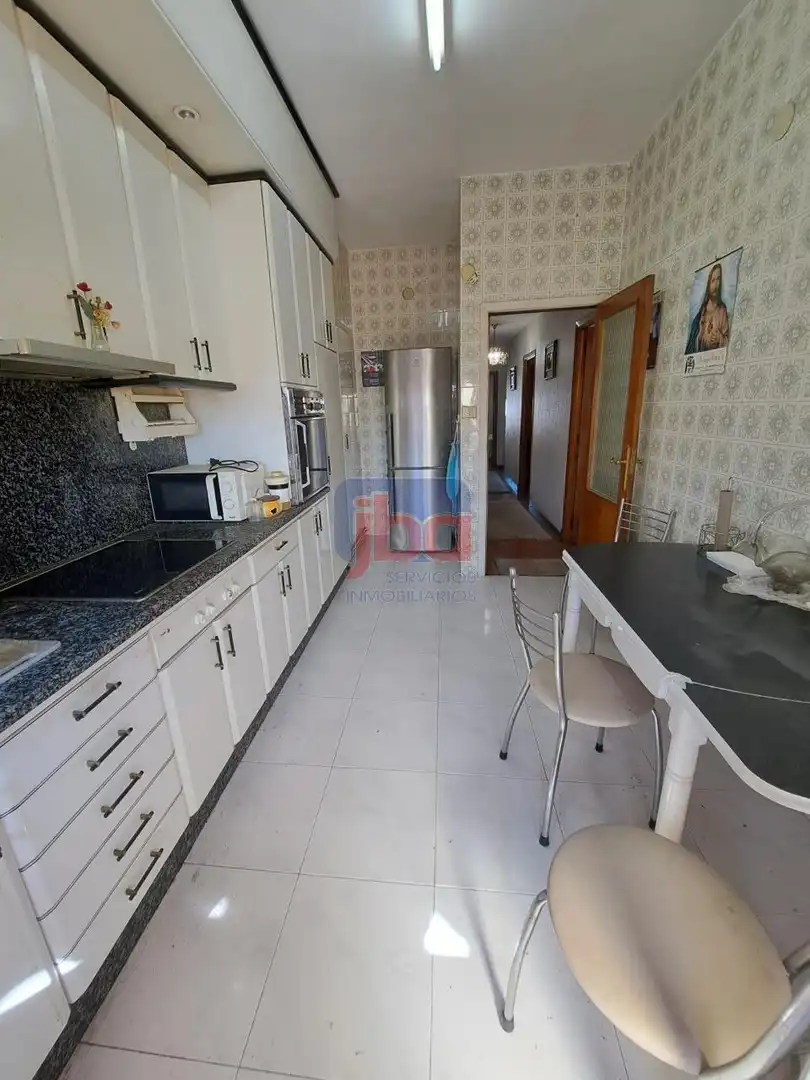 Cuina de Pis en venda en Ourense Capital  amb Calefacció, Parquet i Terrassa