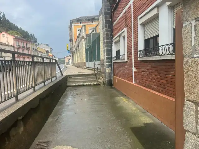 Aparcament de Pis en venda en Vegadeo amb Calefacció, Parquet i Moblat