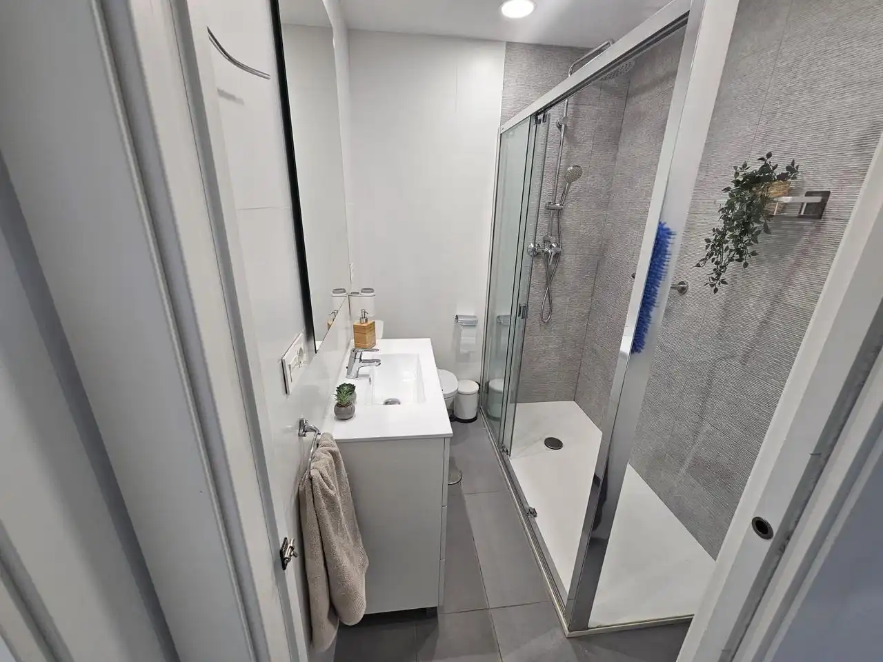 Baño de Piso en venta en Torremolinos con Aire acondicionado y Amueblado