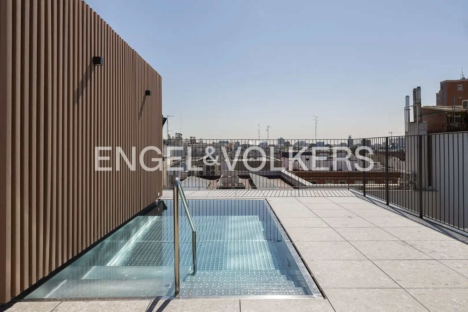 Terraza de Piso en venta en Madrid con Aire acondicionado, Calefacción y Jardín privado