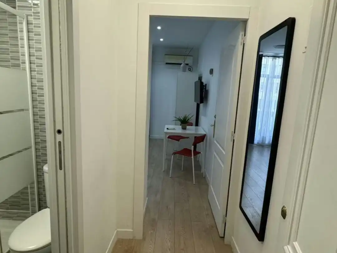 Flat for rent in Madrid  with Air Conditioner, Heating and Furnished