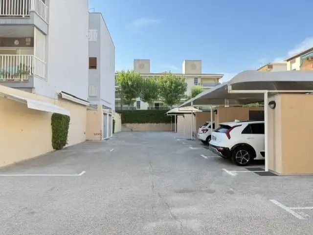 Parkplatz von Wohnung zum Verkauf in El Vendrell mit Klimaanlage, Heizung und Privatgarten