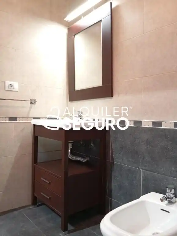 Baño de Piso de alquiler en Telde con Trastero y Amueblado