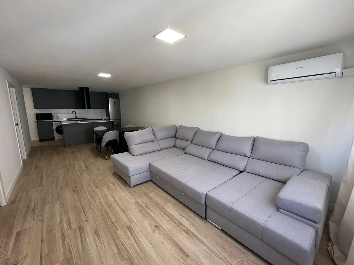Sala d'estar de Apartament de lloguer en Alicante / Alacant amb Aire condicionat, Calefacció i Moblat
